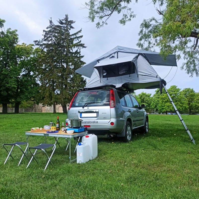 Nissan X-Trail with TripLand Roof Tent